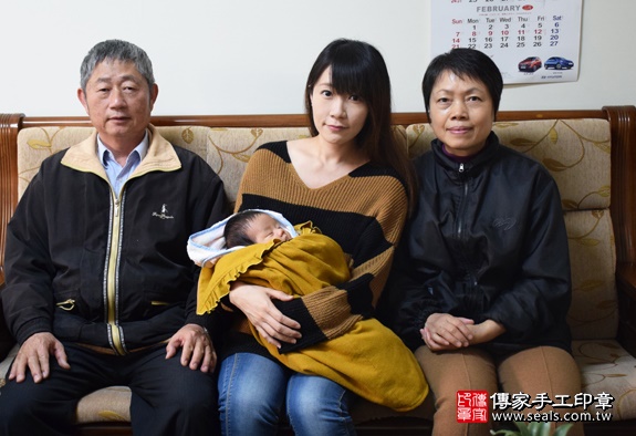 剃胎毛、滿月剃頭、嬰兒剃頭、嬰兒理髮、嬰兒剃髮、嬰兒剃胎毛、嬰兒滿月剃頭、寶寶剃頭、剃胎毛儀式、剃胎毛吉祥話、滿月剃頭儀式、滿月剃頭吉祥話、寶寶剃胎毛、寶寶滿月剃頭理髮、 台中西區剃胎毛、台中西區滿月剃頭、 台中西區嬰兒剃頭剃胎毛、台中西區嬰兒理髮、台中西區嬰兒剃髮、莊寶寶(台中西區到府嬰兒寶寶滿月剃頭理髮、免費到府嬰兒剃胎毛儀式吉祥話)。到府剃頭剃胎毛主持、專業拍照、DVD光碟、證書。★購買「臍帶章、肚臍章、胎毛筆刷印章」贈送：剃頭、收涎、抓周，三選一。2016.01.30 照片2